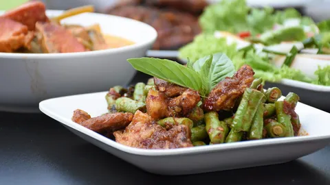 คุณชายตะลอนชิม : ชมวิวกินข้าวแกงบนยอดตึก