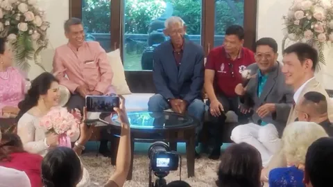 โยกเยก เชิญยิ้ม สละโสดวิวาห์แฟนสาวนอกวงการ หลังคบกันกว่า 10 ปี 