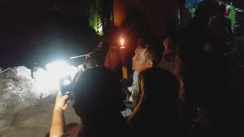 คอหวยส่องเลข 'แม่ตะเคียนทอง' แม่น-ให้โชค รวยกันแล้วหลายงวด