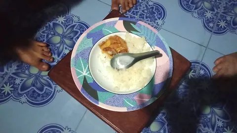 หนุ่ม 37 กินข้าวไข่เจียว สำลักติดคอ หายใจไม่ออก ดับสลดคาบ้าน 