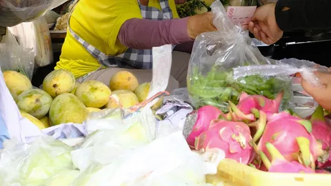 ห้องร้องทุกข์ : เอือมระอา! รถขายผลไม้เข้ามาจอดขายในซอยเฉยพ่วง ทำรถติดยาว