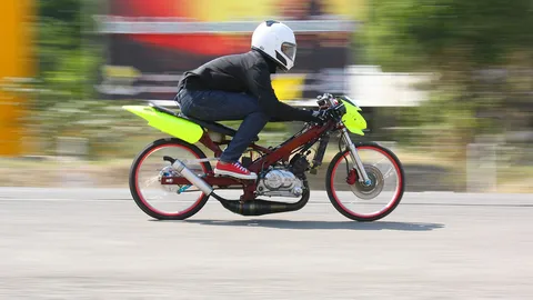 เด็กแว้นแข่งรถโชว์ชาวเน็ต ตร.ตามถึงบ้านรวบหมด กรรมการยันคนถ่ายคลิป