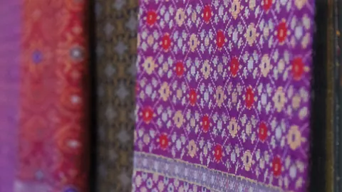 ไทยรัฐซันเดย์สเปเชียล : เบิ่งซิ่นม่วนแพรพรรณ ขิด จก ยก เกาะ มุก มัดหมี่