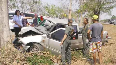 ชนต้นสักตายคู่ ผัวเมียเจ้าของร้าน "ก๋วยเตี๋ยวต้นยาง" เจ้าดังชัยนาท 