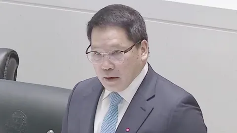 “อุตตม” ยกข้อมูลกรมธนารักษ์ชี้แจงเหตุไม่เปิดประมูลโครงการหอชมเมือง