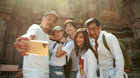 “วิว” แท็กทีมแก๊งละคร “อสรพิษ” เที่ยวชมความงาม “ปราสาทหินพนมรุ้ง”