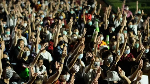 นักศึกษารวมพลัง แสดงออกทางการเมือง นัดแฟลชม็อบเย็นนี้ 14 มหาวิทยาลัย 