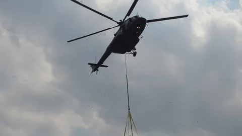 ฮ.Mi-17 ปิดจ๊อบยกรถไถ และอุปกรณ์กว่า 10 ตัน ขึ้นยอดภูกระดึงวันที่ 3