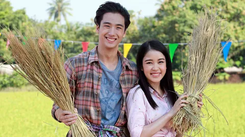 "ปีโป้-เซียงเซียง" จับคู่สู้ชีวิต ขนทัพลูกทุ่งลง “มงกุฎดอกหญ้า” (คลิป)