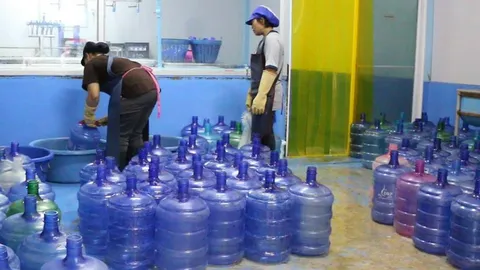 นอภ.ภูเวียง รุดตรวจโรงงานน้ำดื่ม ปมจิ้งจกตายคาถัง พร้อมให้ความเป็นธรรม