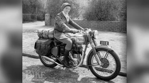 ย้อนตำนานหญิงแกร่งบนอานมอเตอร์ไซค์ WINIFRED WELLS บิดรอบทวีปออสเตรเลีย!