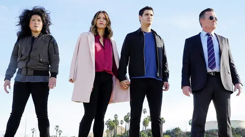 “แก๊งระเบิดเนิร์ดกู้โลก” ชมครบ 4 ซีซัน