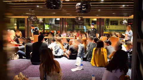  บุกตรวจผับด่านนอก นักเที่ยวฉี่ม่วงนับร้อย แม่ค้าครวญ ศก.แย่ โควิดฯซ้ำ