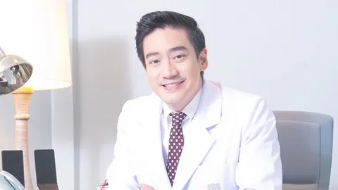 ชาวเน็ตชื่นชม หมอโอ๊ค รับบริจาคช่วยแพทย์ หาอุปกรณ์ป้องกันเชื้อโควิด-19