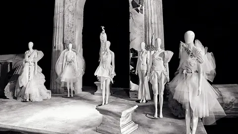 ฉลอง 15 ปี แบรนด์ SIRIVANNAVARI ผ่านคอลเลกชันทรงออกแบบสปริง/ซัมเมอร์ 2020