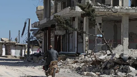 หน้าต่างโลก : รอจังหวะนองเลือด