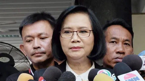 กล้าได้กล้าเสีย : อนาคตของใคร?