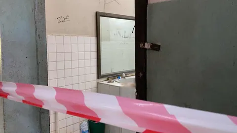 สลด ครูพละหนุ่มเลิกแฟน ล็อกห้องน้ำโรงยิมฟังเพลงทั้งคืน เช้าเป็นศพ 