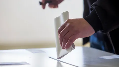 เปิดฟ้าภาษาโลก : The deferred general election