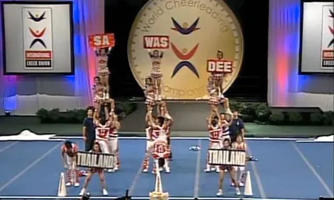 ฝรั่งอึ้ง ตะลึงเชียร์ลีดเดอร์ไทย ตีลังกาข้ามทวีป (คลิปวิดีโอ)