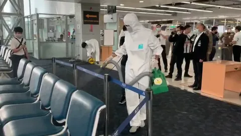 เร่งพ่นน้ำยาฆ่าเชื้อทุกจุดในอาคารผู้โดยสารสุวรรณภูมิ ป้องกัน โควิด-19