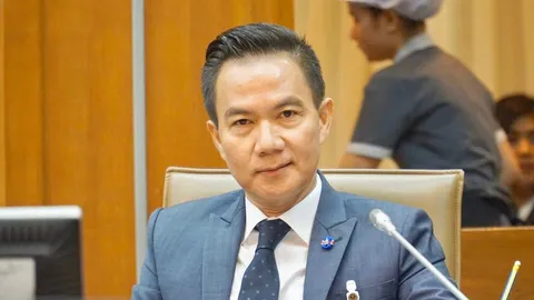 "การุณ" เปิดศึก "สิระ" จี้ ทบทวนตัวเอง แสดงสปิริตลาออก หลังทำสภาเสื่อม 