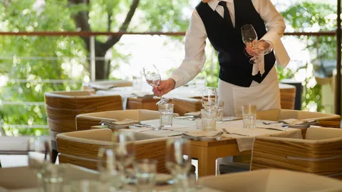 ปิดอาคารคิง เพาเวอร์ มหานคร หลังพบพนักงานเข้าข่ายติดเชื้อ "โควิด-19"