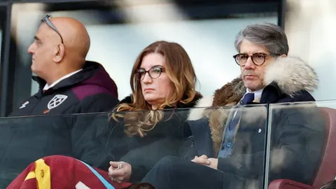 แฟนหงส์หันขวับ "รองปธ.ขุนค้อน" ชี้ "พรีเมียร์ลีก" ฤดูกาลนี้ควรเป็นโมฆะ