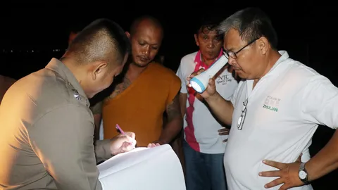 สลด ฟ้าผ่าพระสงฆ์ 2 รูปมรณภาพกลางทุ่งนาอ่างทอง