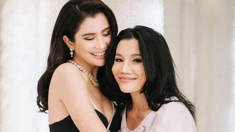 ปู ไปรยา โพสต์ภาพคู่คุณแม่กอดกันหวานๆ สวยเหมือนกัน คล้ายพี่สาว-น้องสาว