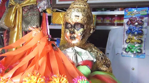 รอนานแต่ก็ไม่ถอย คอหวยรอคอย "เลขเด็ด" กุมารแก้วปิ่นเพชร 5 มา 7 ตาม