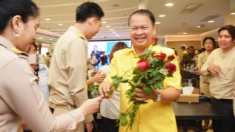 "วิชัย" น้ำตาคลอ อำลาผู้บริหาร-ขรก. กรมการค้าภายใน หลังถูกนายกฯสั่งเด้ง