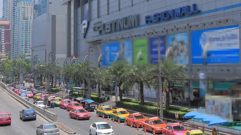 ห้องร้องทุกข์ : ผู้ใช้ถนนร้อง รถติดหน้าห้างแพลทินัม ประตูน้ำ เขตราชเทวี