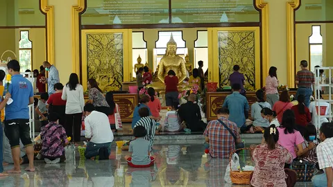 วัดโสธรวรารามฯ ปิดหนีโควิด-19 ผู้ว่าฯเตือนฝ่าฝืนการเฝ้าระวัง มีโทษปรับ