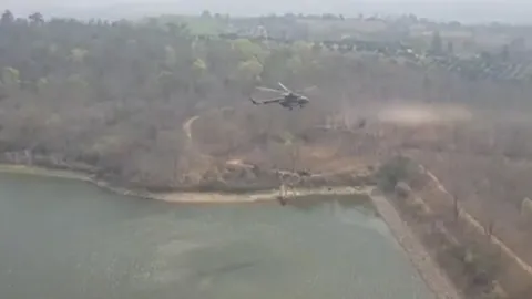 ทบ.ส่งเฮลิคอปเตอร์ช่วยดับไฟป่าเชียงใหม่วันที่ 2 เน้นจุดพื้นที่ชันเขาสูง