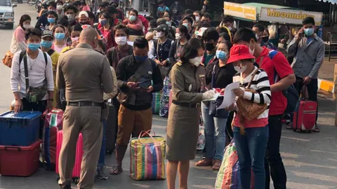 แรงงานพม่าเช่ารถจาก กทม. มาไม่ทันปิดด่านแม่สาย บอกอยู่ต่อก็กลัวอดตาย 