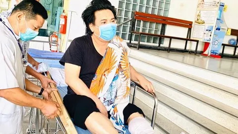 เอ ศุภชัย เกิดอุบัติเหตุลื่นตกเขาขาหัก ขณะขึ้นไปถ่ายรูป