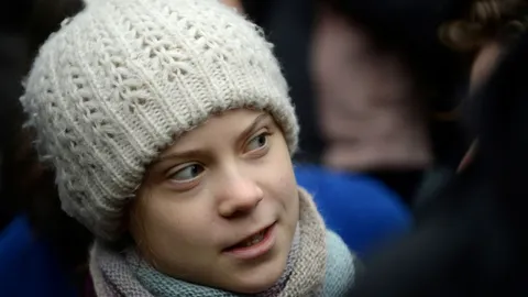  เกรียตา ทุนแบร์ก เรียกร้องวัยรุ่นเก็บตัวอยู่บ้าน ลดแพร่ระบาดโควิด-19