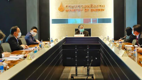 สนธิรัตน์ นำกบง.ทุบโต๊ะ ชง ปตท.ลด NGV 3 เดือน ช่วยผู้ประกอบการรถสาธารณะ