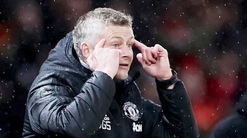 กันท่าหลายทีมยักษ์ใหญ่ "แมนยูฯ" ยื่นสัญญาสุดงามหวังมัดใจแข้งดาวรุ่ง