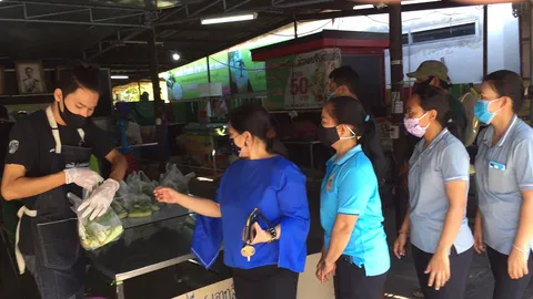 ร้านขนมจีนเส้นสดเมืองสุราษฎร์ฯ แจกฟรี 800 ชุด ช่วยคนไทยฝ่าวิกฤติโควิด-19