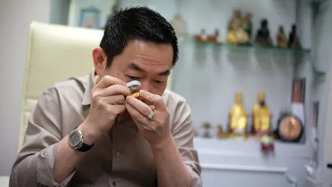 กว่าจะเป็นเซียนพระ "หมึก ท่าพระจันทร์" หมั่นเพียร เรียนรู้ เข้าวงการตั้งแต่ ป.2