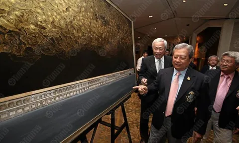 ศิษย์สวนกุหลาบ คับคั่ง ประมูลศิลปกรรม 100 ปี ตึกยาว