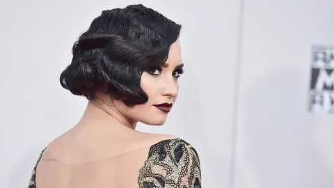 แหวกฮอลลีวูด : กลัวต้องอยู่บ้านโดดเดี่ยว เดมี โลวาโต คว้าพระเอก แม็ก อีริค มาเป็นแฟน