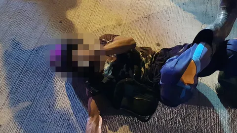 เฒ่าอินดี้ นอนดมกาวไขว่ห้างขวางถนน บอกมีความสุข ได้ดึงดาว-มองท้องฟ้า  