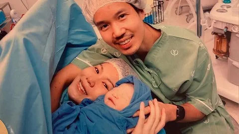 นิ้ง โศภิดา คลอดลูกชายตั้งชื่อ น้องจักรวาล เจได ดูแลข้างเตียงไม่ห่าง 