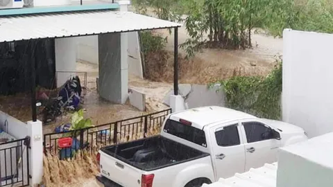 วิบากกรรม "บ้านหลังริม" น้ำทะลัก กำแพงพัง วอนเจ้าของโครงการช่วย 