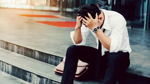 เปิดฟ้าภาษาโลก : He is on the rocks.