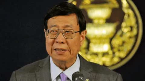 พรเพชรหักคอ ขอ ส.ว.คนละ 50,000 บาท