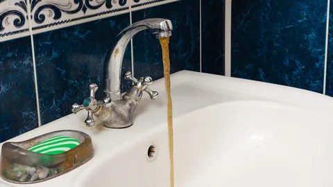 ห้องร้องทุกข์ : คน อ.พานทองเดือดร้อน น้ำประปาหมู่บ้านมีสีดำ อบต.มาบโป่ง แก้ไขด่วน